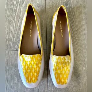 Antonio Melani Women's Loafers Shoes Size 8 Yellow Tan Slip On Print